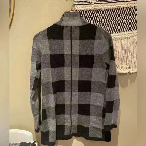 ADRIENNE VITTADINI CHECKERED ZIP UP SWEATER JACKET BLACK GRAY SIZE S GINGHAM - Picture 3 of 4